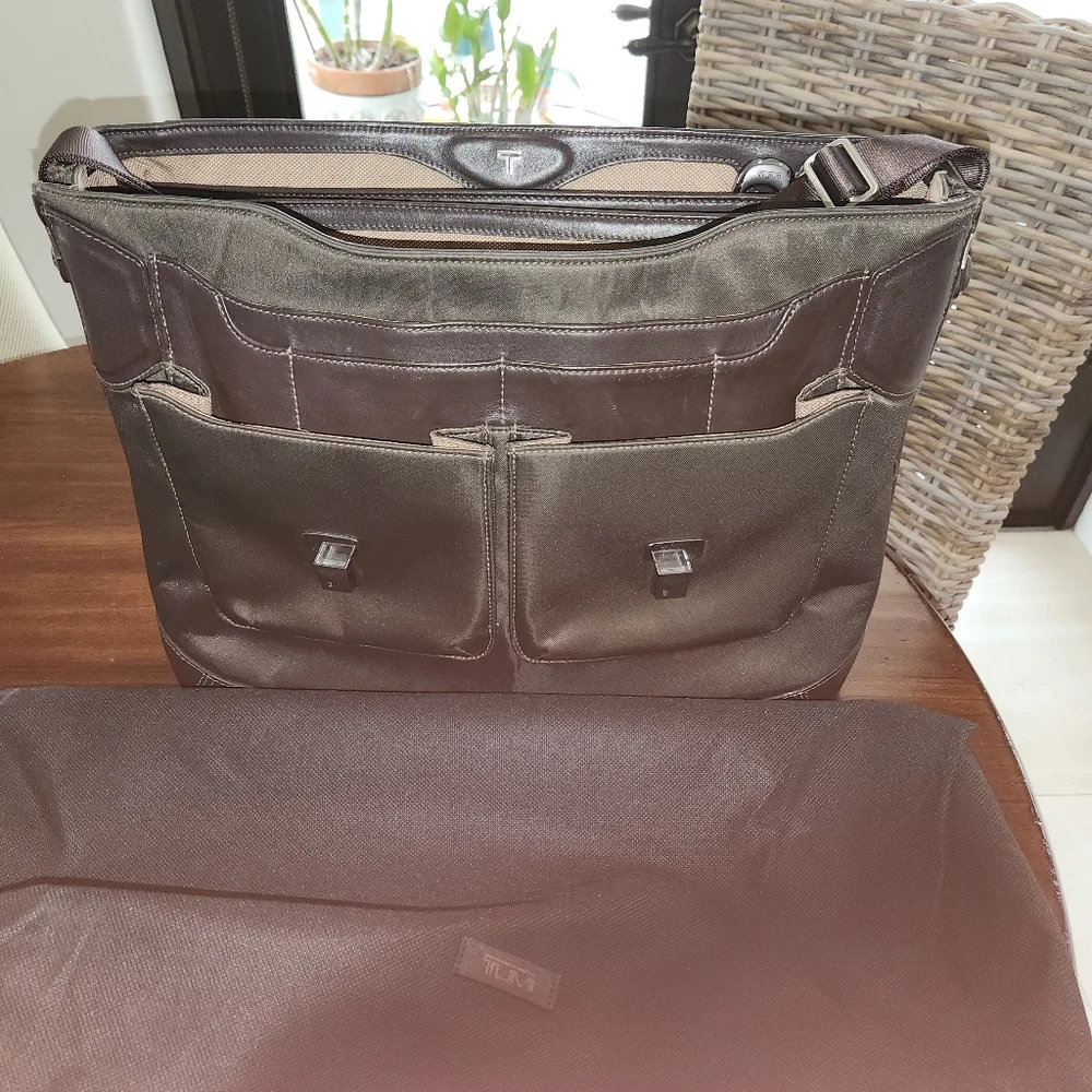 Tumi 2945CHF leather laptop briefcase